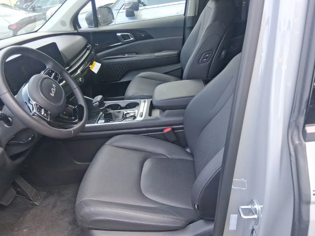 Used 2025 White Kia SX Prestige image 12