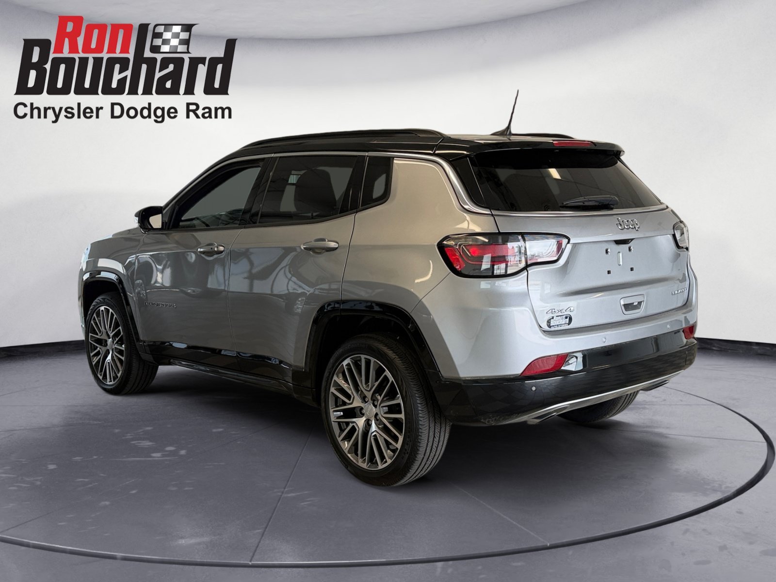 Used 2023 Billet Silver Metallic Clearcoat Jeep Limited image 4