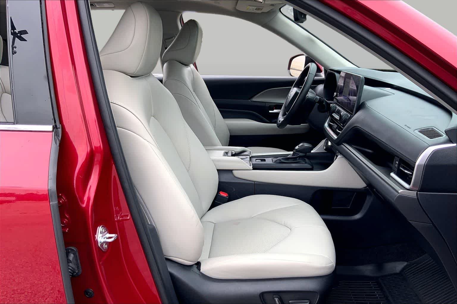 Used 2024 Ruby Flare Pearl Toyota XLE image 9