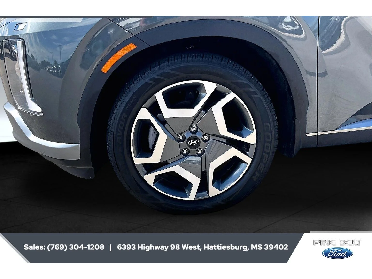 Used 2023 Steel / Graphite Hyundai Limited image 7