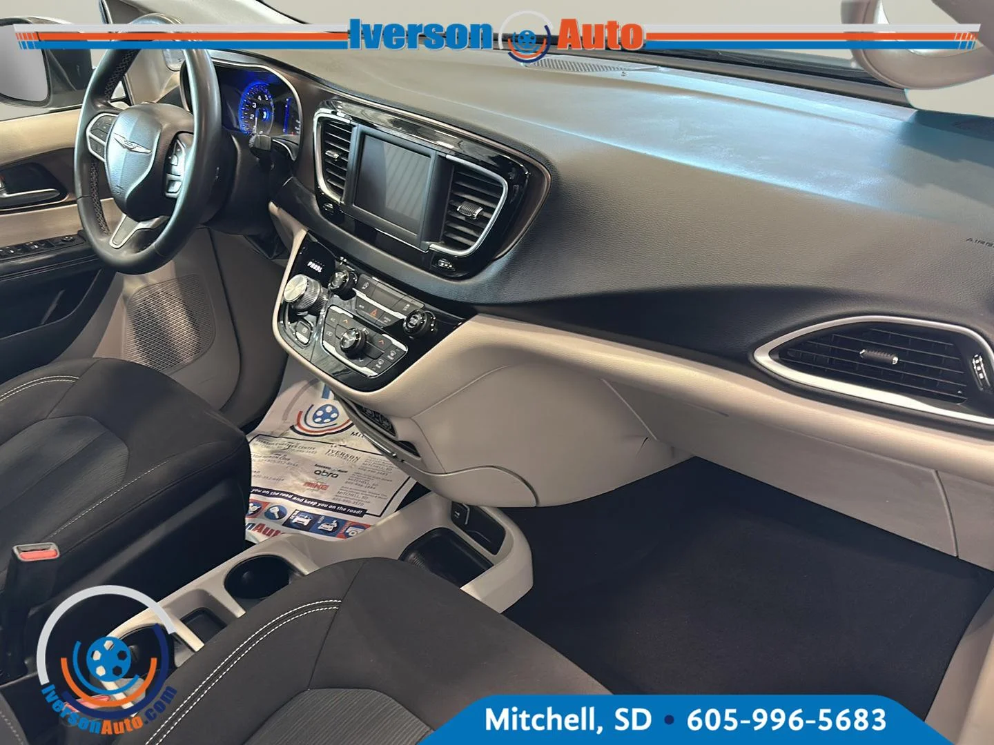 Used 2023 Bright White Clearcoat Chrysler LX image 33