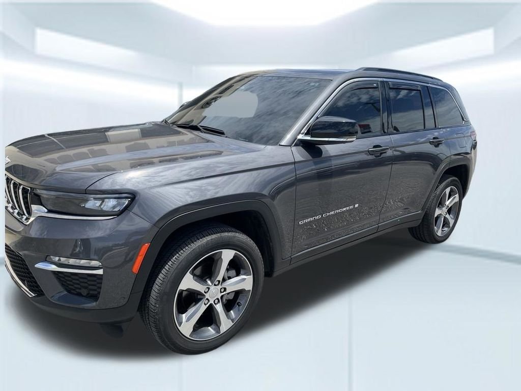 Used 2025 Gray Metallic Jeep Limited image 2