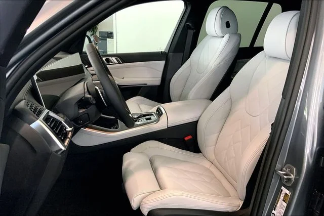New 2026 Skyscraper Grey Metallic BMW sDrive40i image 9