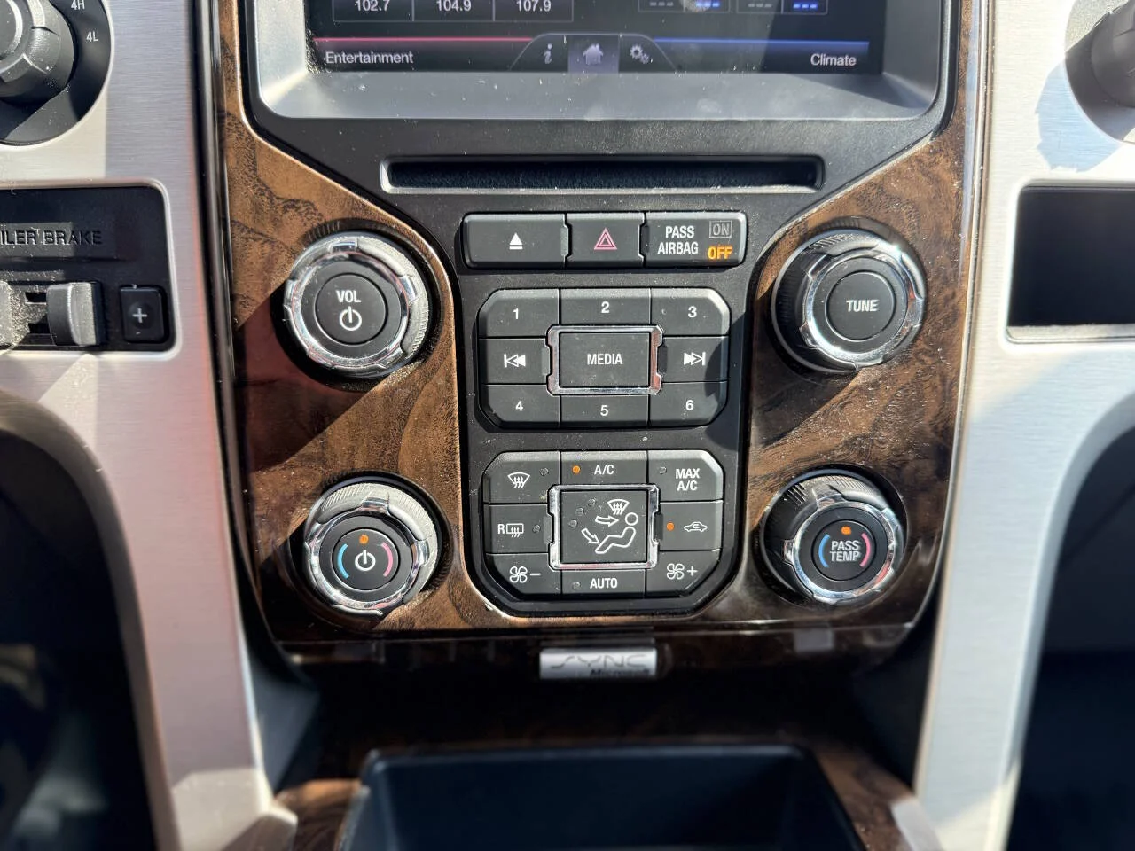 Used 2013 White Ford Platinum 4x4 4dr SuperCrew Styleside 5.5 ft. SB image 28