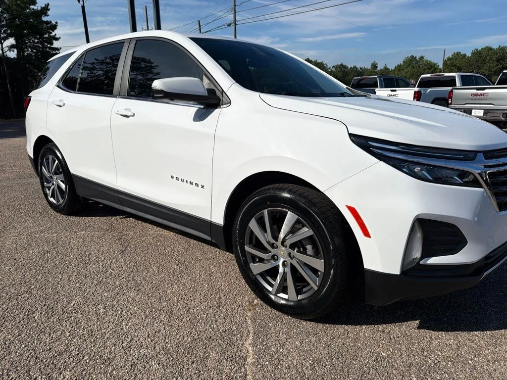 Used 2024 Summit White Chevrolet LT image 7