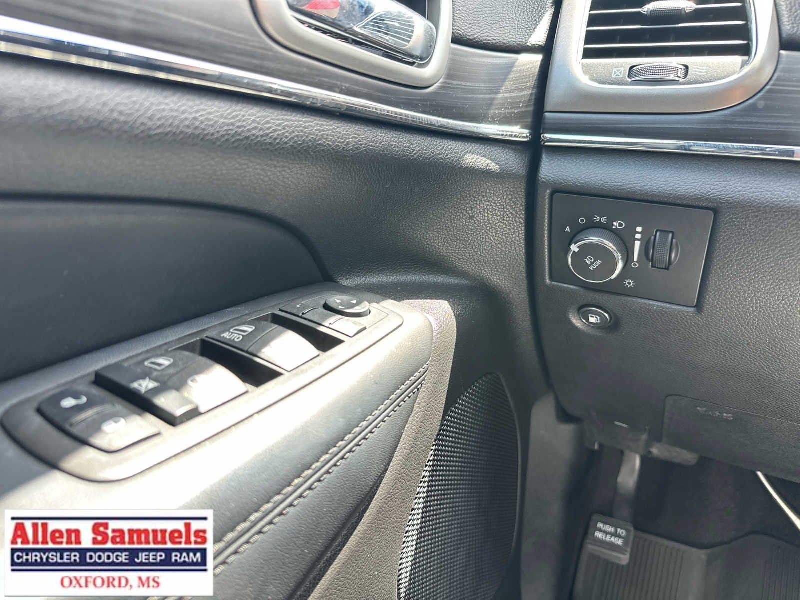Used 2022 Bright White Clearcoat Jeep Limited image 18