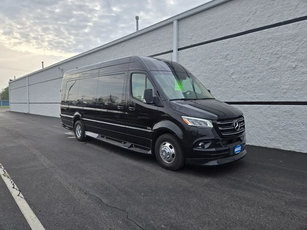 New 2026 Obsidian Black Mercedes-Benz Midwest Luxe Cruiser image 3