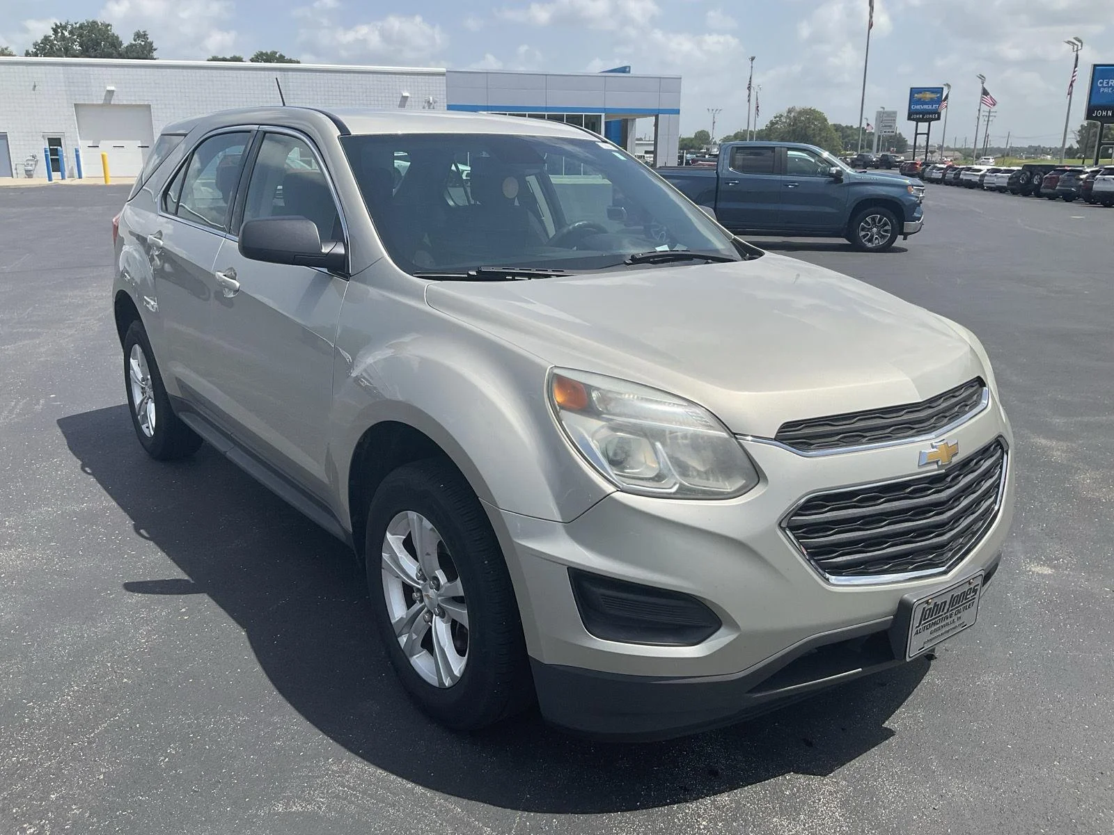 Used 2016 Champagne Silver Metallic Chevrolet LS image 3