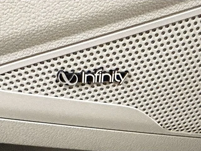 Used 2020  Hyundai Sport image 16