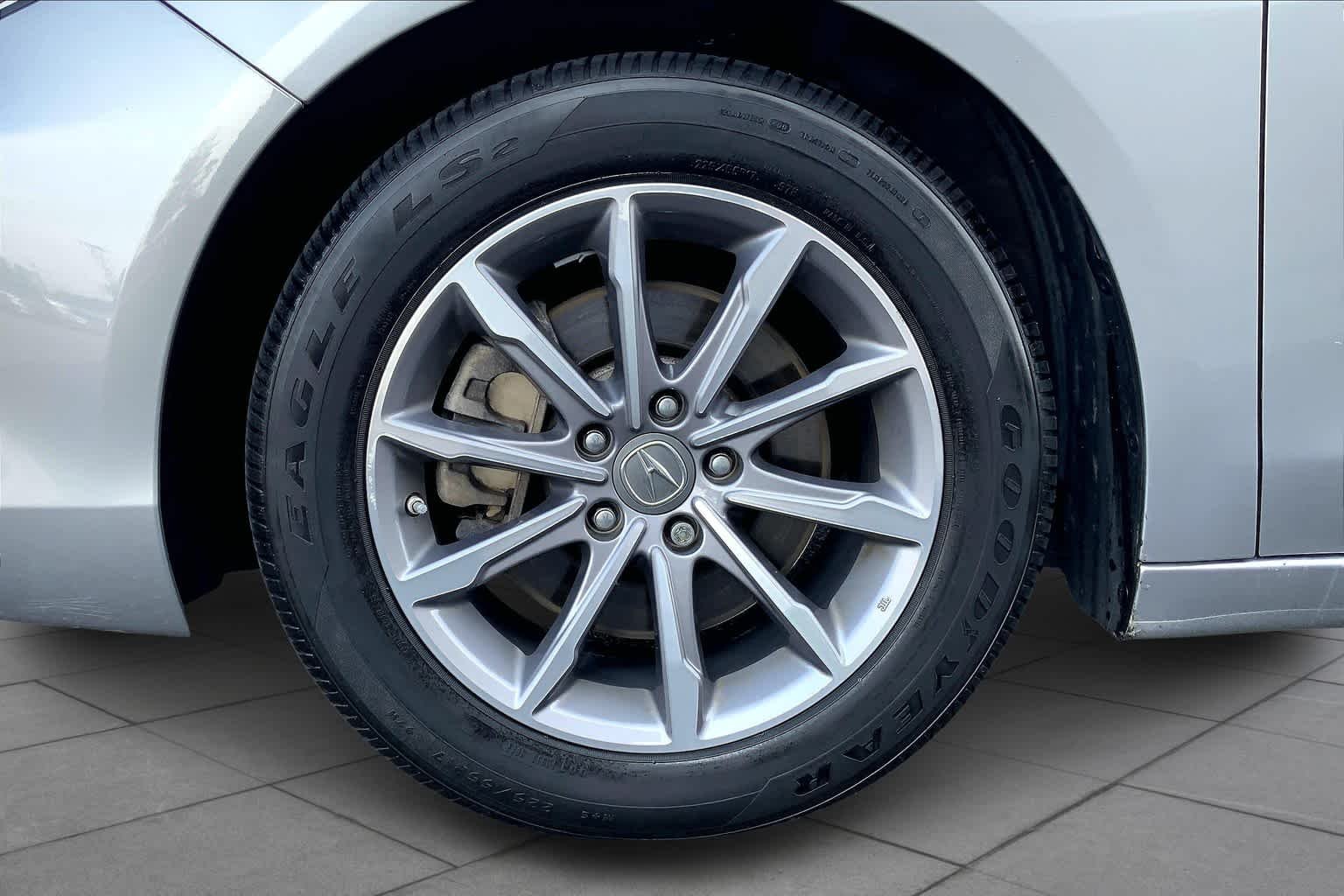 Certified Used 2019 Lunar Silver Metallic Acura  image 11