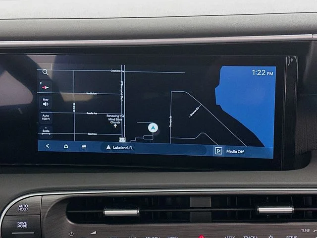 New 2026 Silver Hyundai Blue SEL Premium image 17