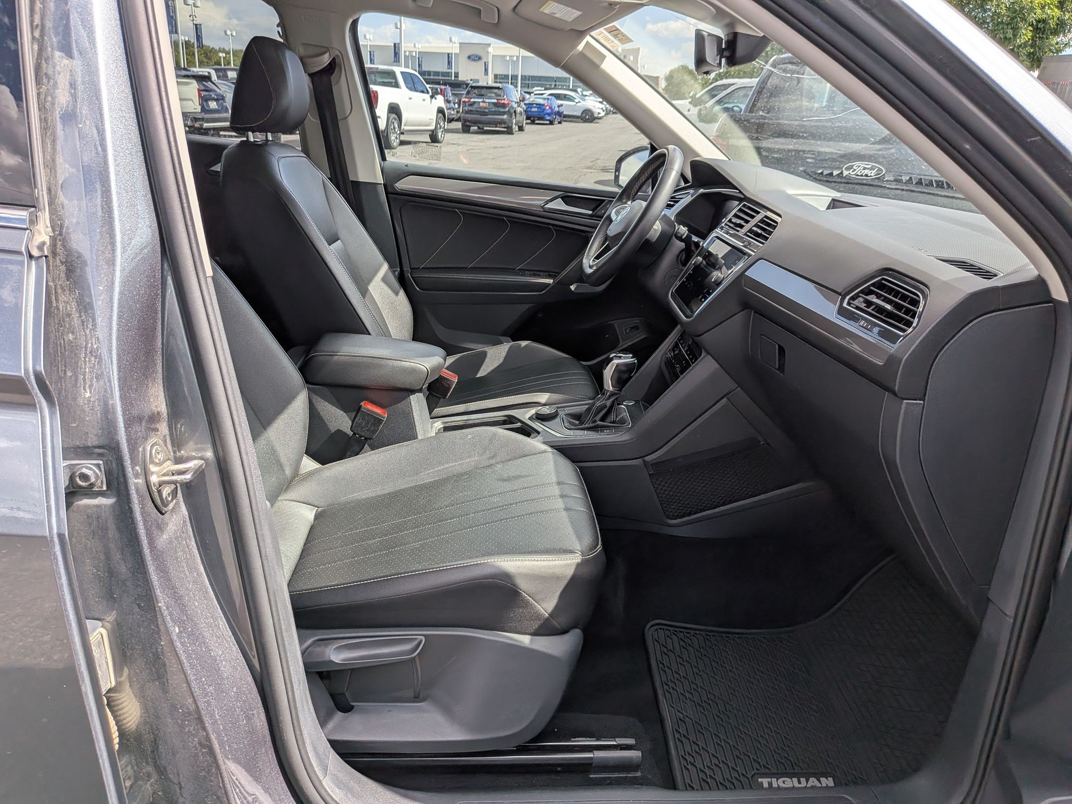 Used 2022 Platinum Gray Metallic Volkswagen SE image 31
