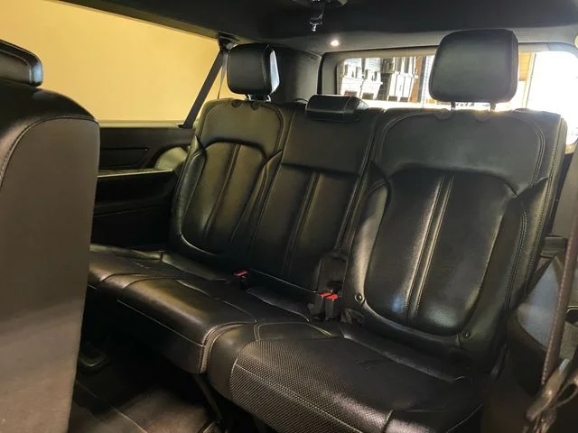 Used 2024 Diamond Black Crystal Pearlcoat Jeep Series II image 25