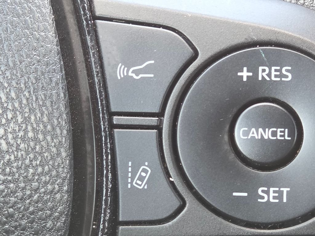 Used 2020 White Toyota XLE image 35