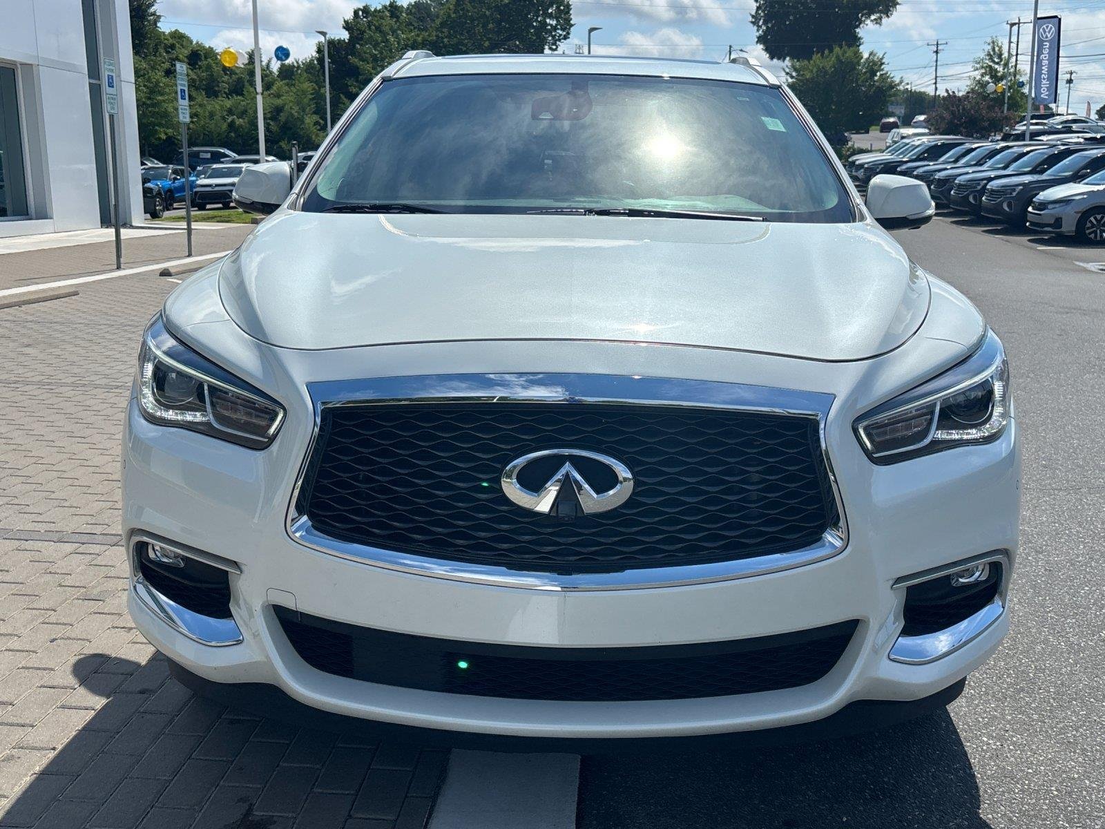 Used 2020 Majestic White INFINITI LUXE image 8