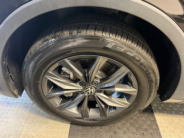 Certified Used 2022 Black Volkswagen 2.0T SE image 7