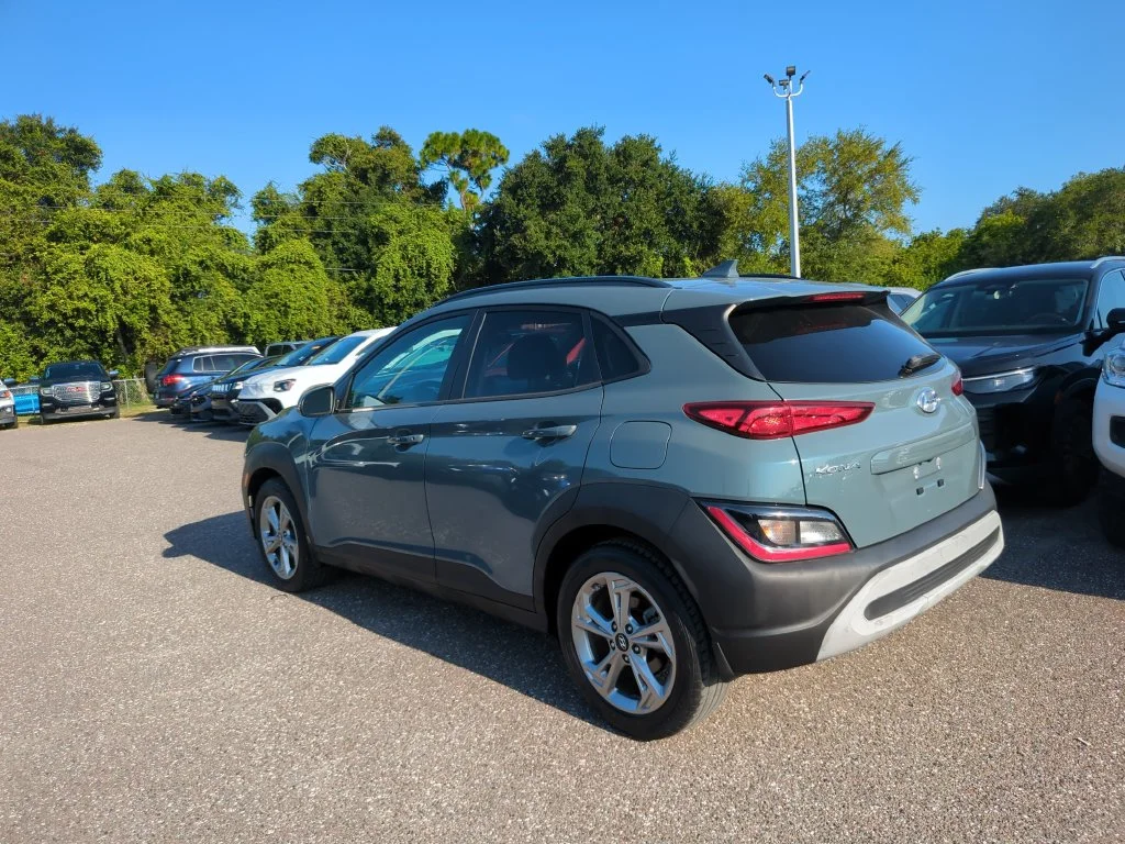Used 2022 Green Hyundai SEL image 3
