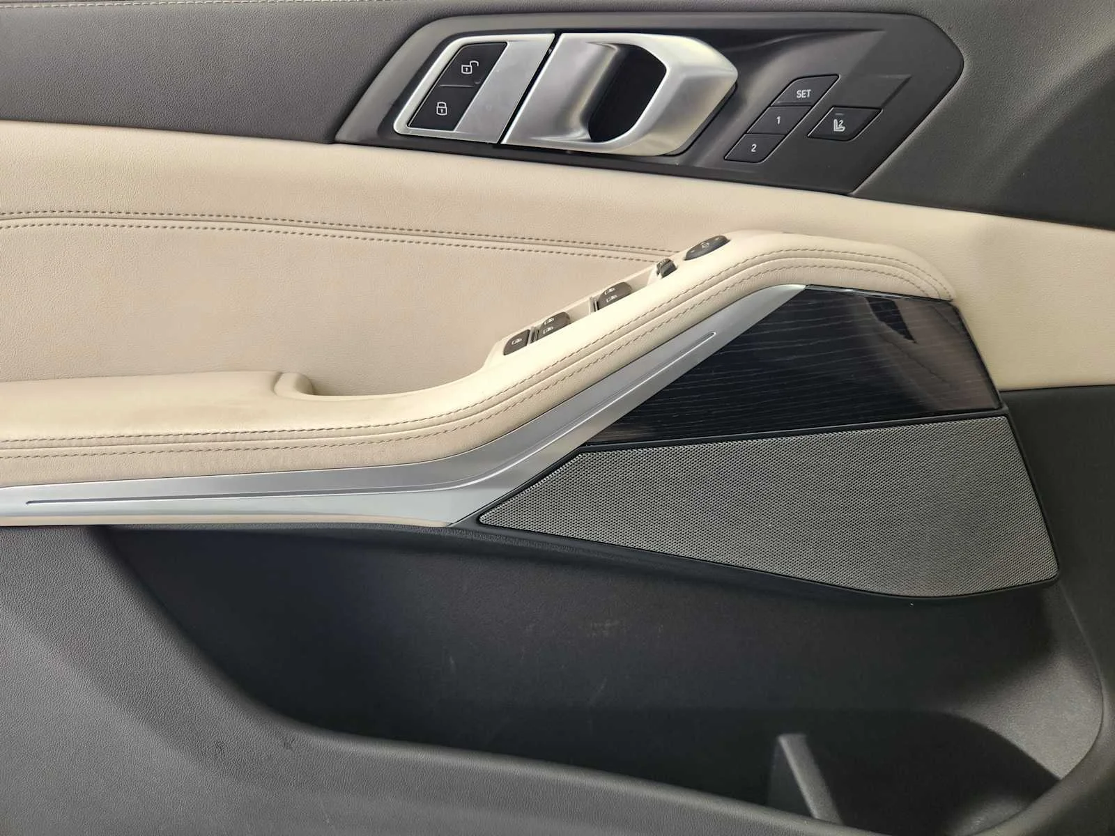 Certified Used 2025 Skyscraper Grey Metallic BMW M60i image 16