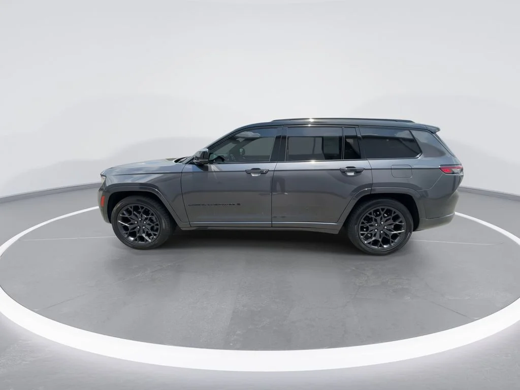 Used 2024 Gray Jeep Summit image 5