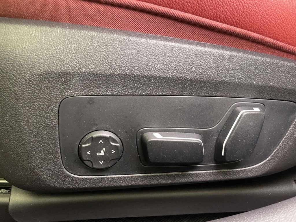 2025 BMW 3 Series 330i - Photo 14