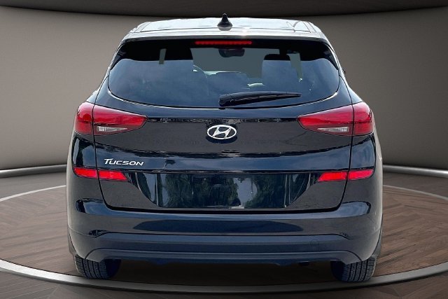 Used 2020 Black Hyundai SE image 4