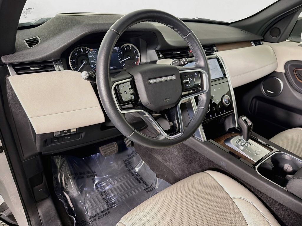 Used 2023 White Land Rover SE image 9