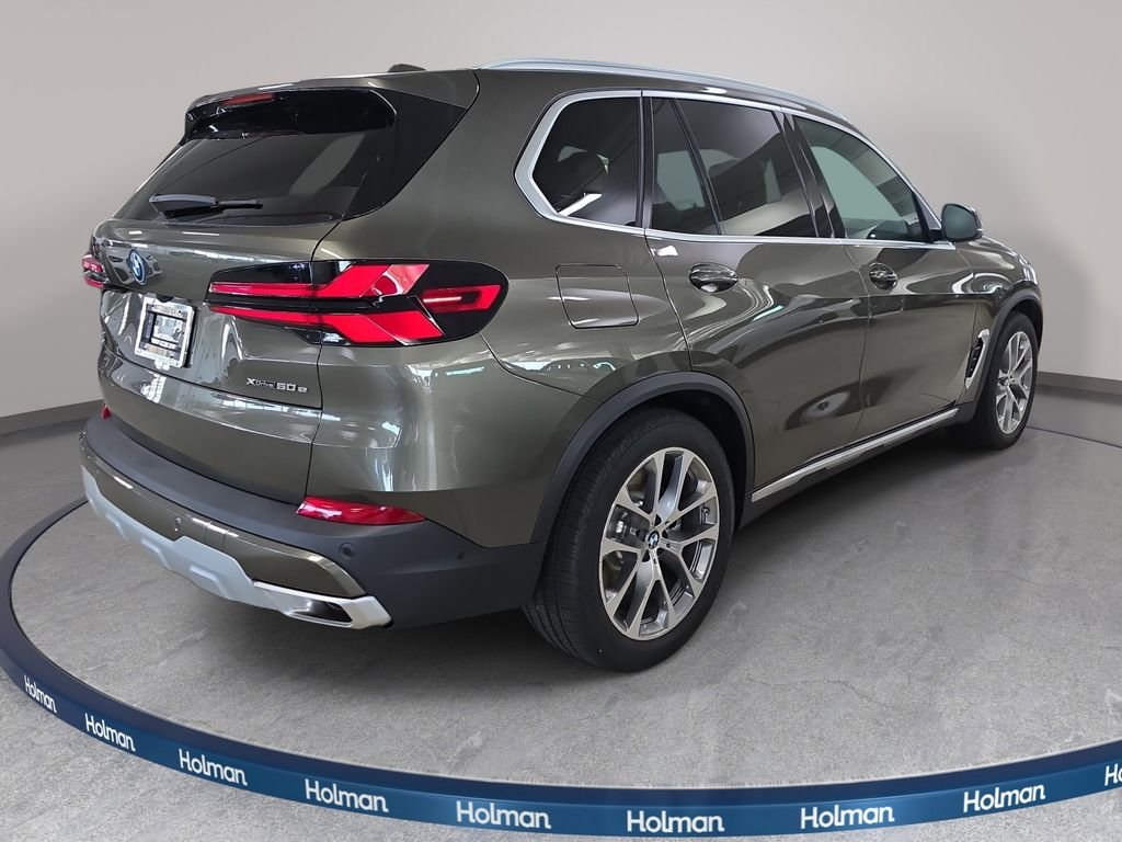 New 2026 Manhattan Green Metallic BMW xDrive50e image 4