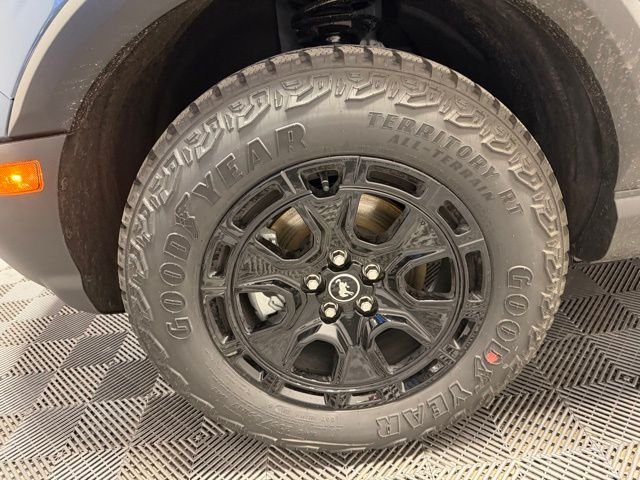 New 2026 Azure Gray Metallic Tri-Coat Ford Badlands® image 41