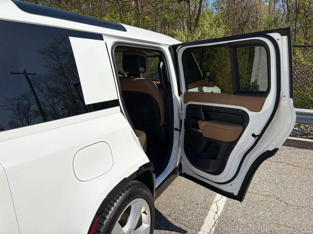 New 2025 Fuji White Land Rover X-Dynamic SE image 16