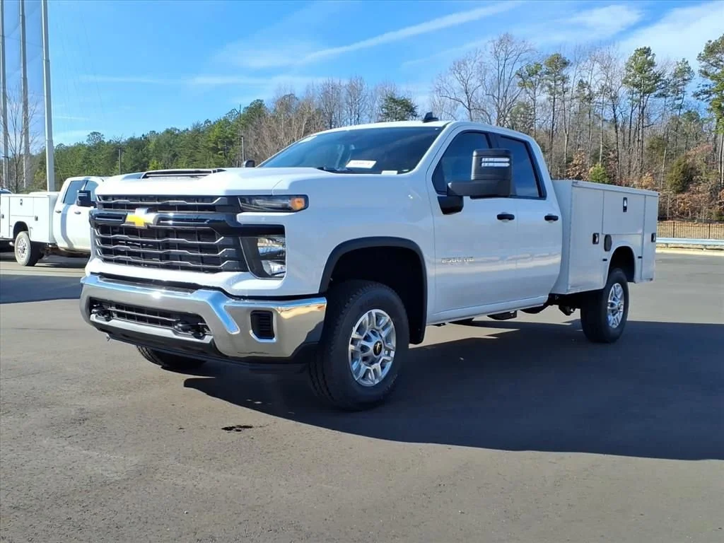 New 2026 Summit White Chevrolet WT image 23