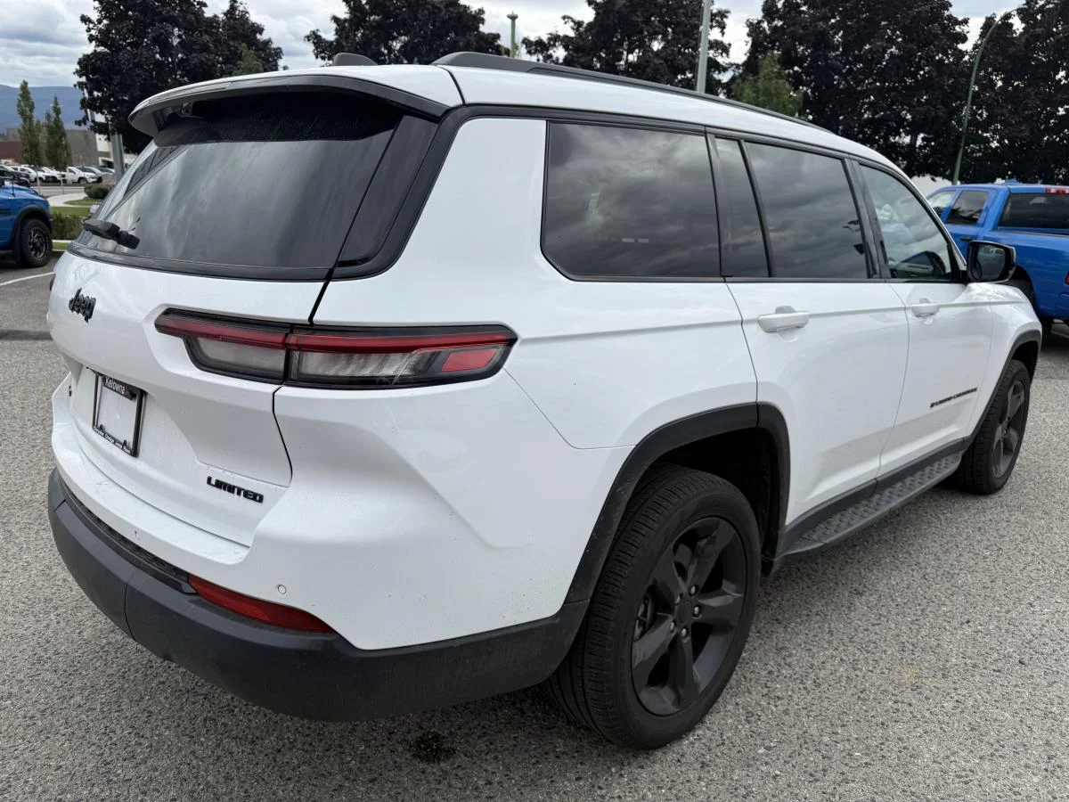 Used 2024 White Jeep Limited image 9