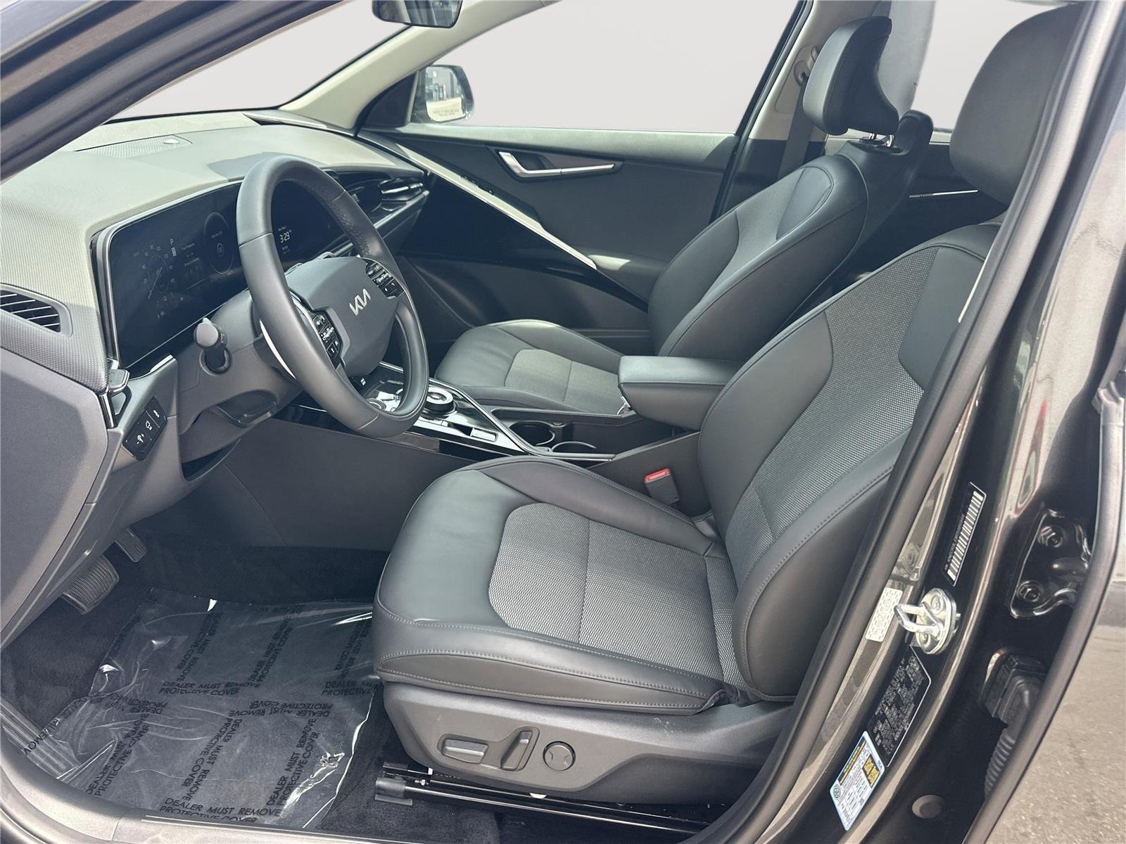 Used 2024 Graphite Gray Kia Wind image 7