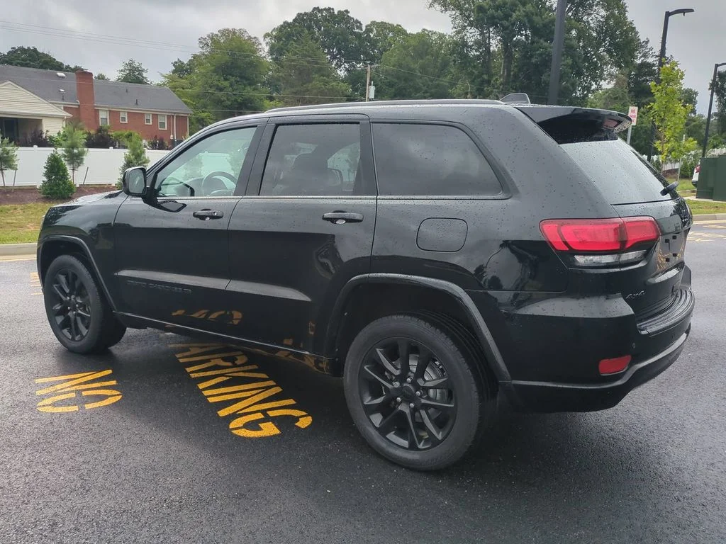 Used 2022 Black Jeep Laredo X image 6