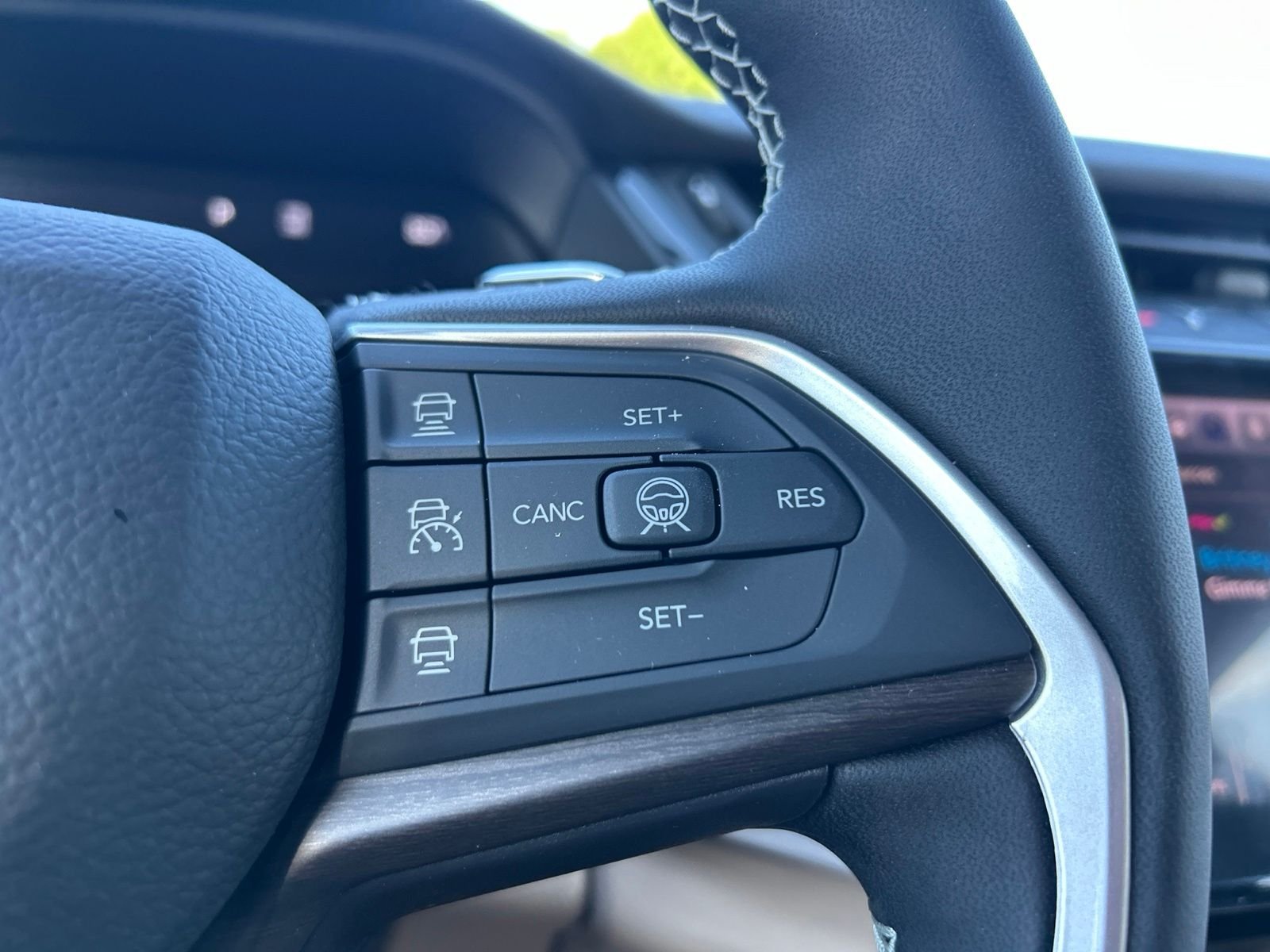 Used 2026 White/off-white Jeep Limited image 15