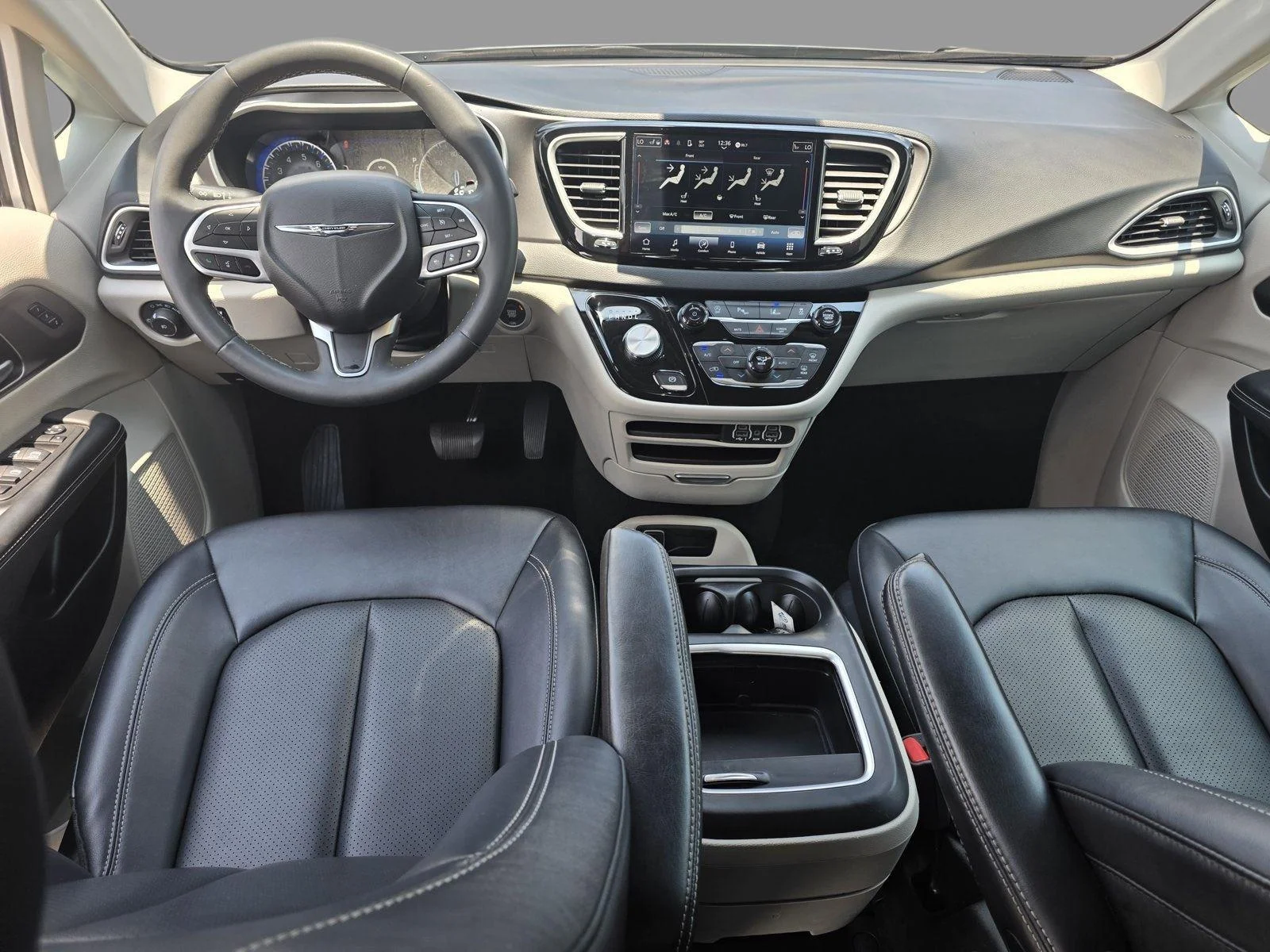 Used 2024 Silver Mist Clearcoat Chrysler Touring L image 9