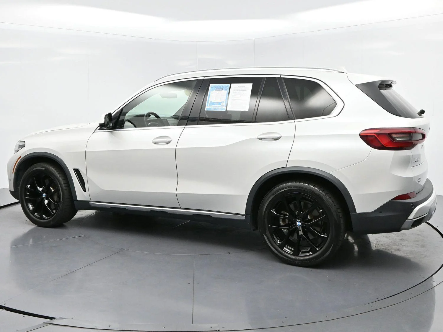 Used 2019 Mineral White Metallic BMW xDrive40i image 5