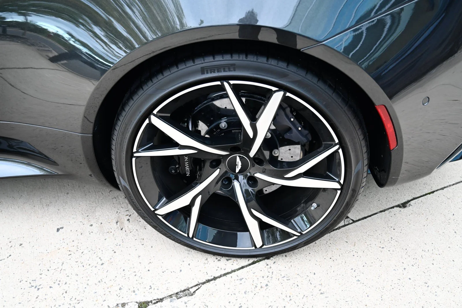 Used 2021  Aston Martin Superleggera image 30