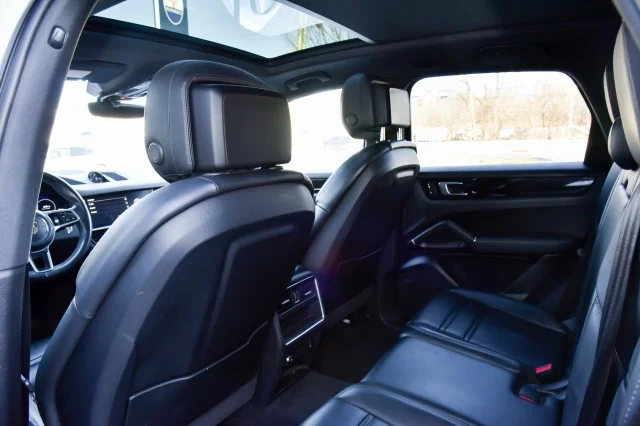2023 Porsche Cayenne Base - Photo 19