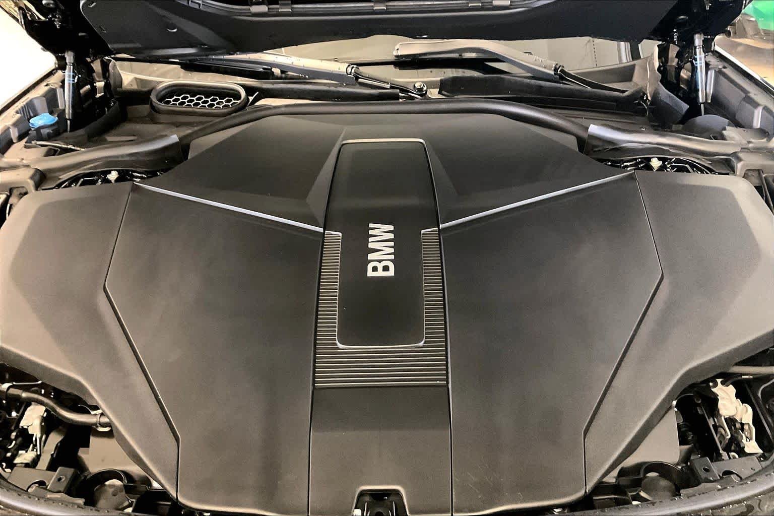 New 2026 Black Sapphire Metallic BMW xDrive60 image 16