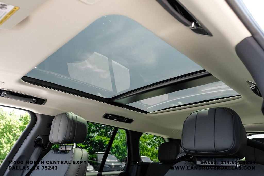 New 2026 Fuji White Land Rover SE image 4