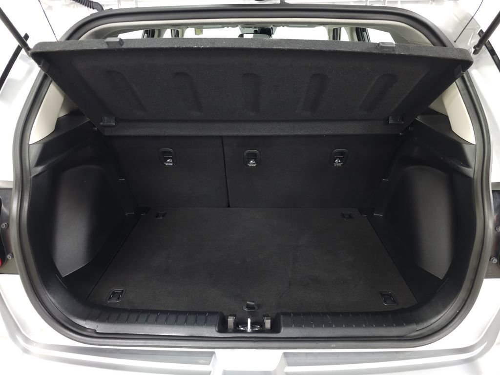 2025 Hyundai Venue SEL - Photo 8