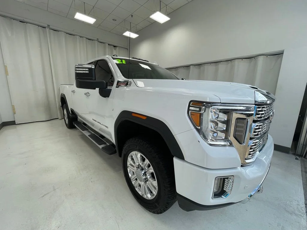 Used 2021 White GMC Denali image 3