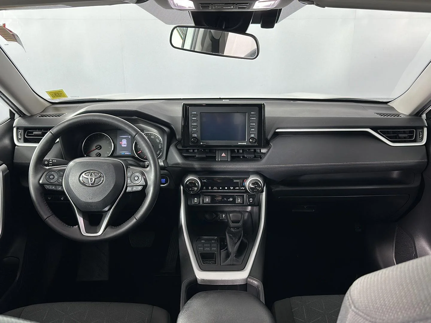 Used 2022 White Toyota XLE image 2