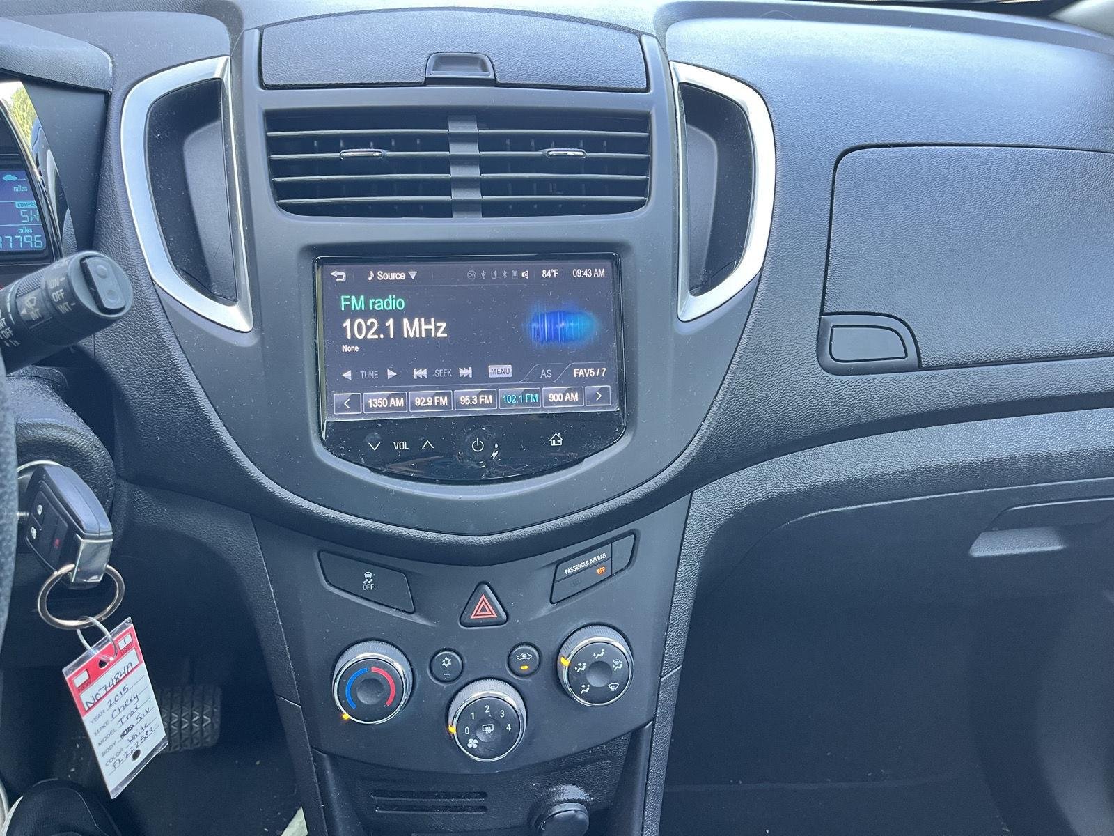 Used 2015 Summit White Chevrolet LS image 18