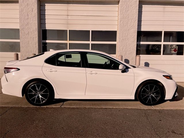 2024 Toyota Camry SE photo 2