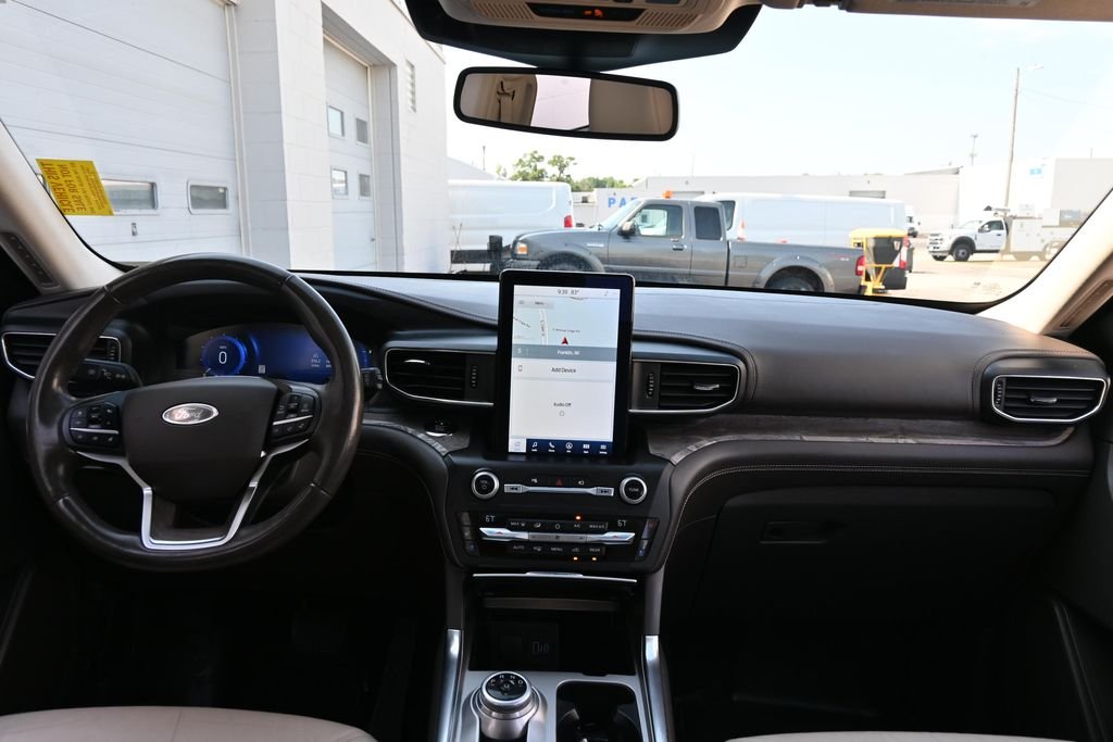 Used 2020 White Metallic Ford Platinum image 32