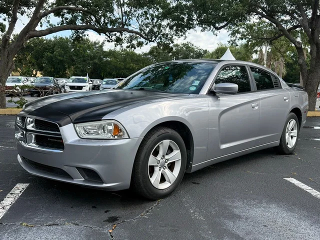 2014 Dodge Charger SE's photo