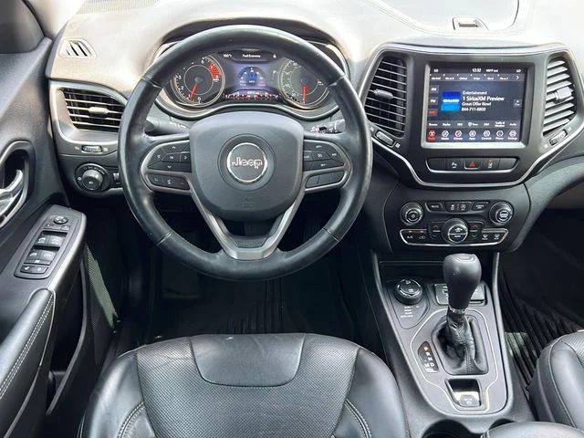 Used 2021 Silver Jeep Latitude Lux image 12