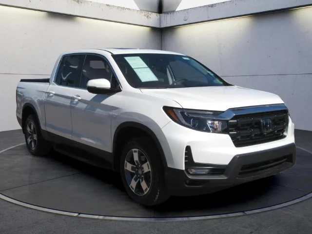 Certified Used 2025 Platinum White Pearl Honda AWD RTL image 2