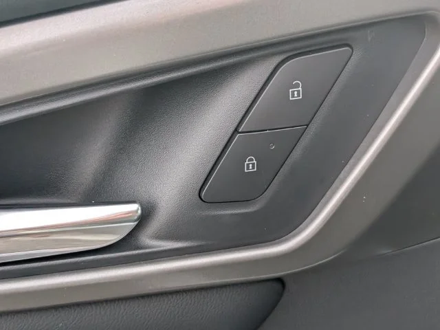 New 2027 Summit White Chevrolet LT image 16